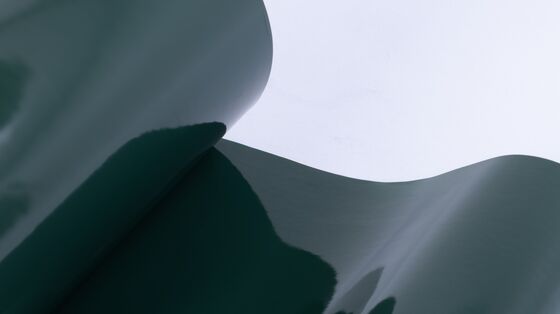 فيلم HDPE / LDPE مزدوج السيليكون PE الافراج عن الدرجة الحرارية 110 ~ 130 °C ومعدل الالتصاق اللاحق ≥ 85%